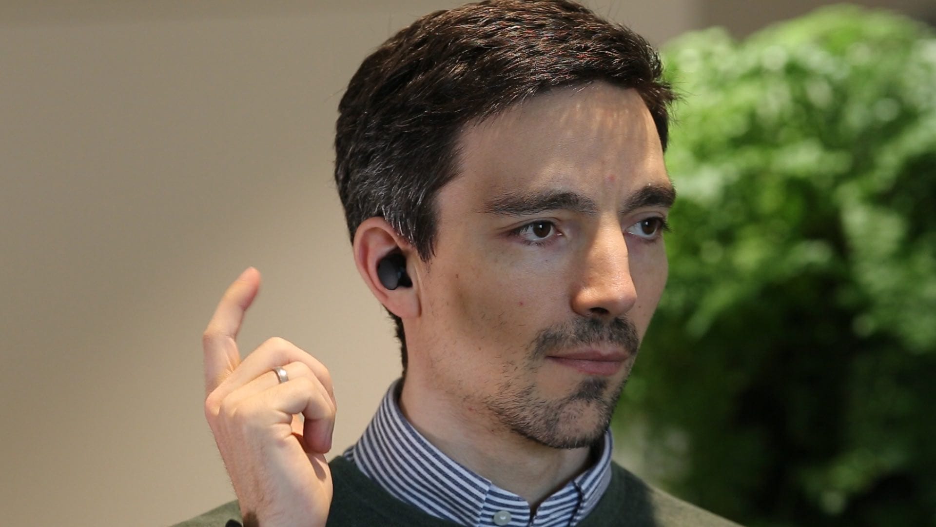 thumbnail: Gesture Controlled In-Ear Headphones